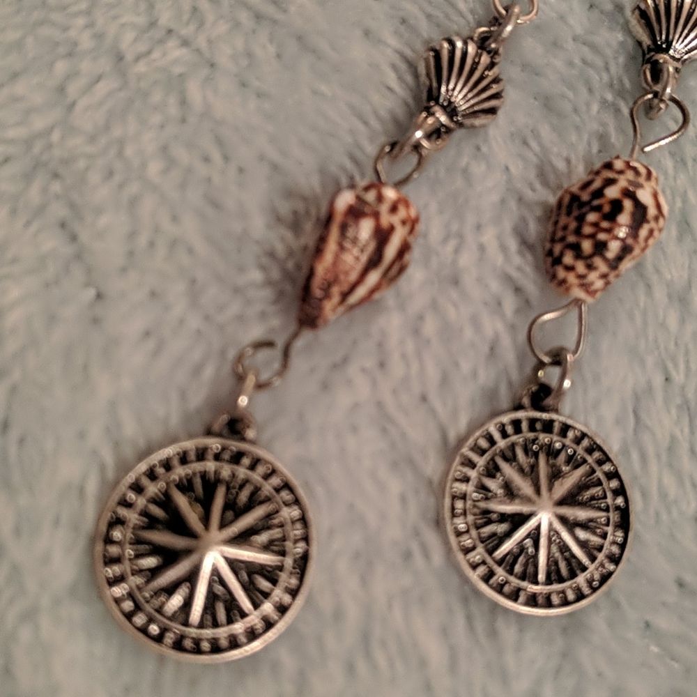 Handcrafted maritime theme earrings - Picture 2 of 2